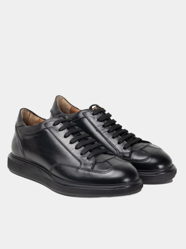 LOW TOP BLACK SNEAKERS